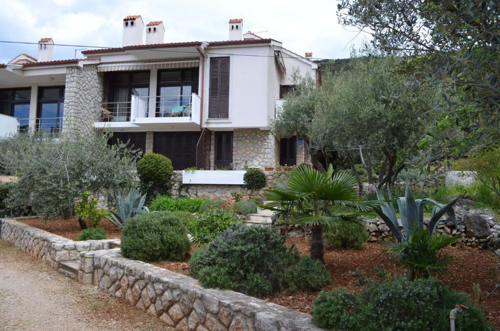 Apartments Palma & Pino Cres Exterior photo